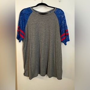 Raglan top with lace sleeves